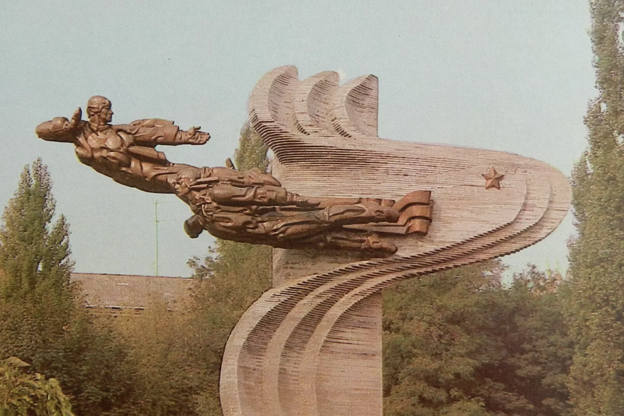 Памятник авиаторам 69-го истребительного полка, русский город-герой “Одесса”